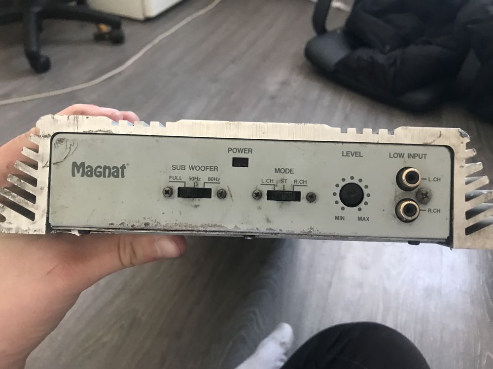 Підсилювач звуку Magnat 1000W