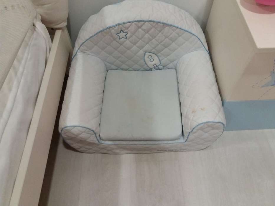 Vendo quarto bebe azul e branco muito bom estado