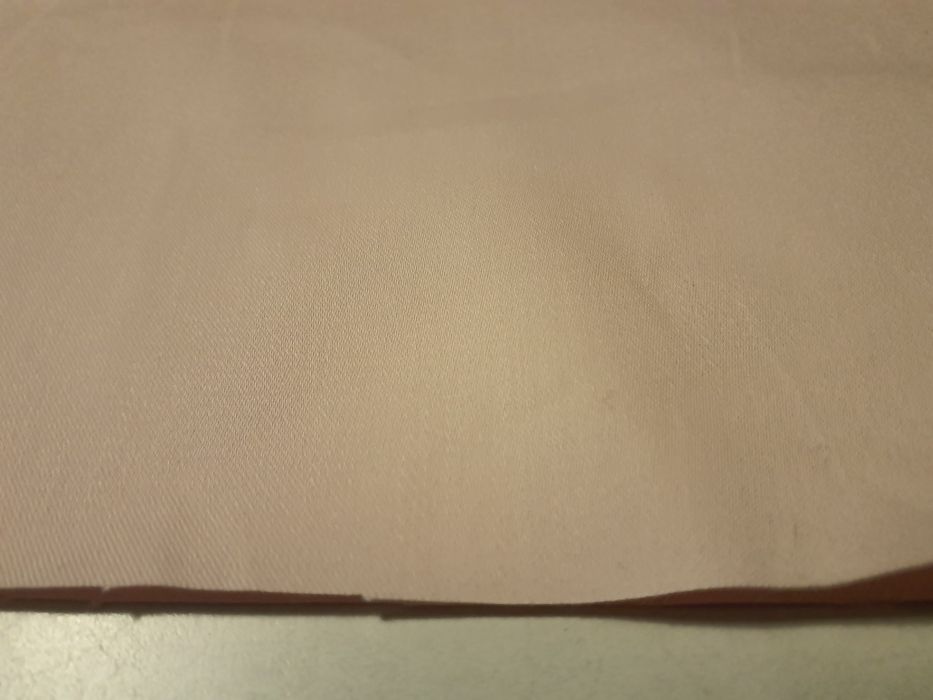 Tkanina jasny róż z elastanem szer.140 cm.
