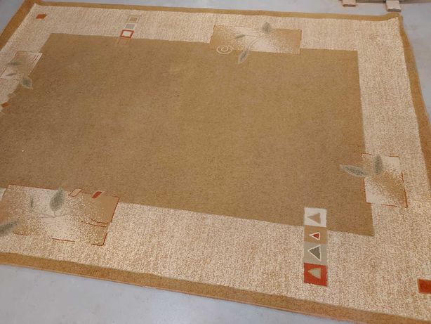 Ładny dywan  o wymiarach 3,1x 2,2 , okazja