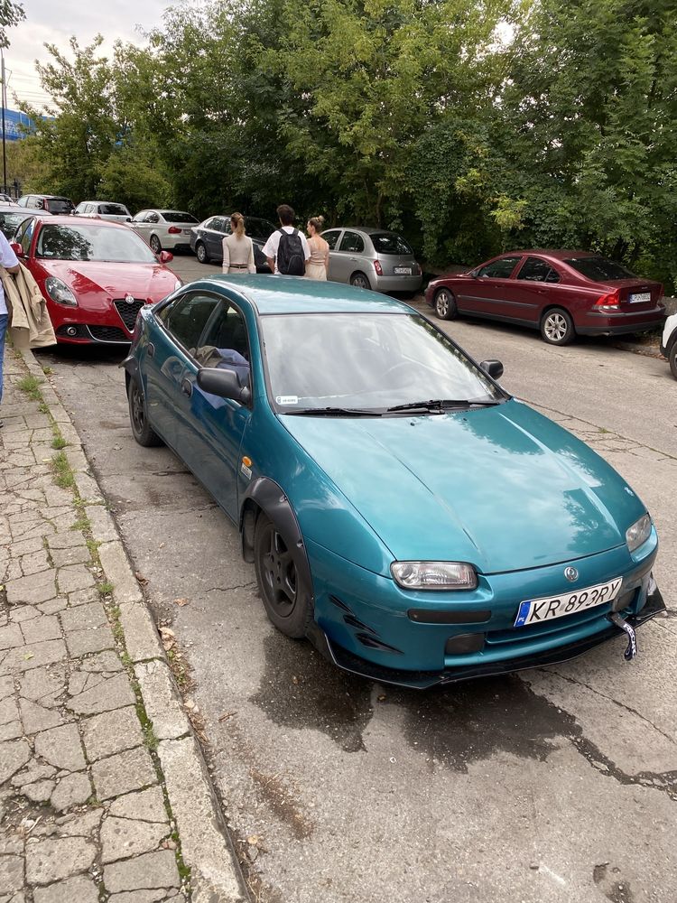 Srzedam Mazda 323f Ba