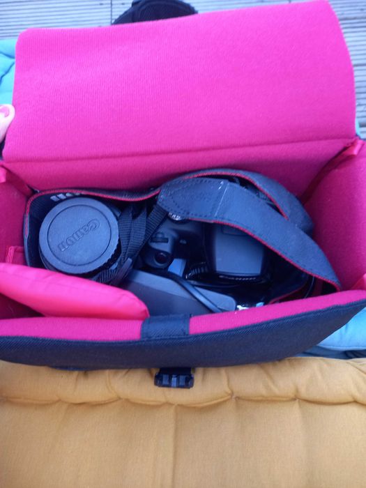 Máquina Fotográfica Canon EOS 2000D