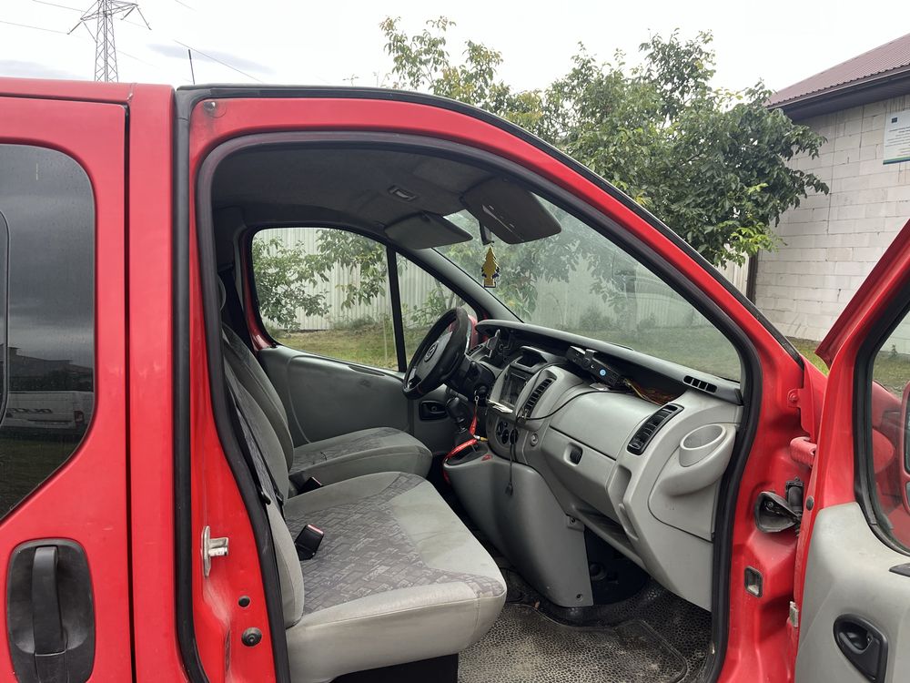 Opel vivaro brygadowka 6 osob 2002