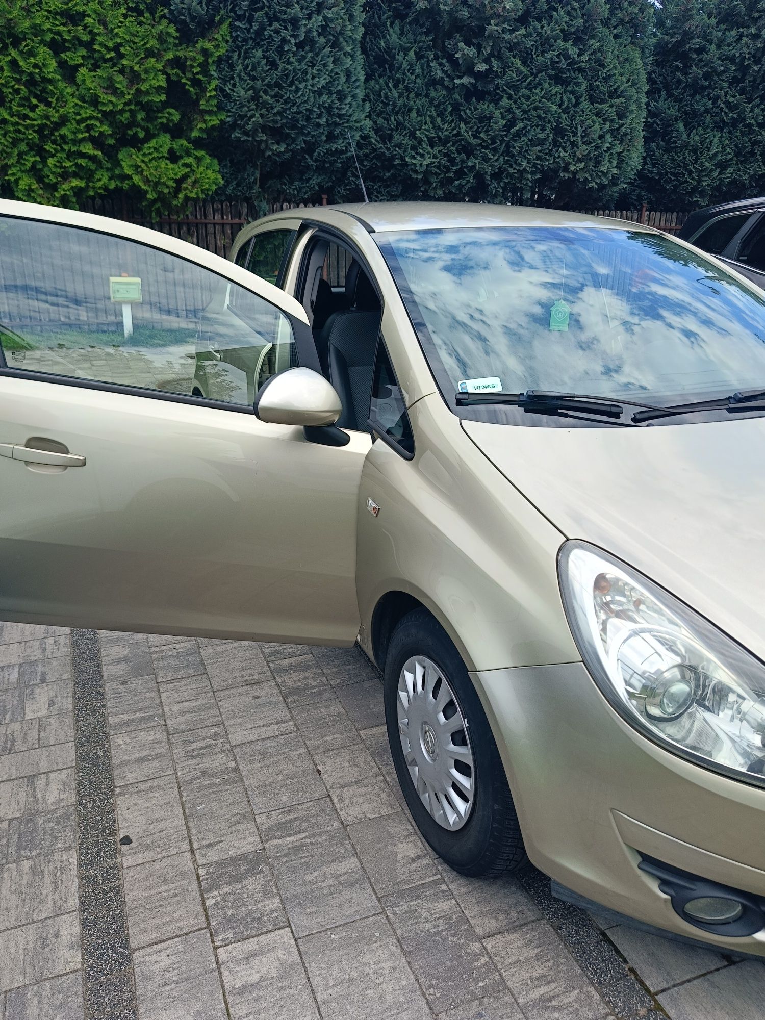 Opel corsa D 2009  ,poj 1,2 ,bogate wyposażenie
