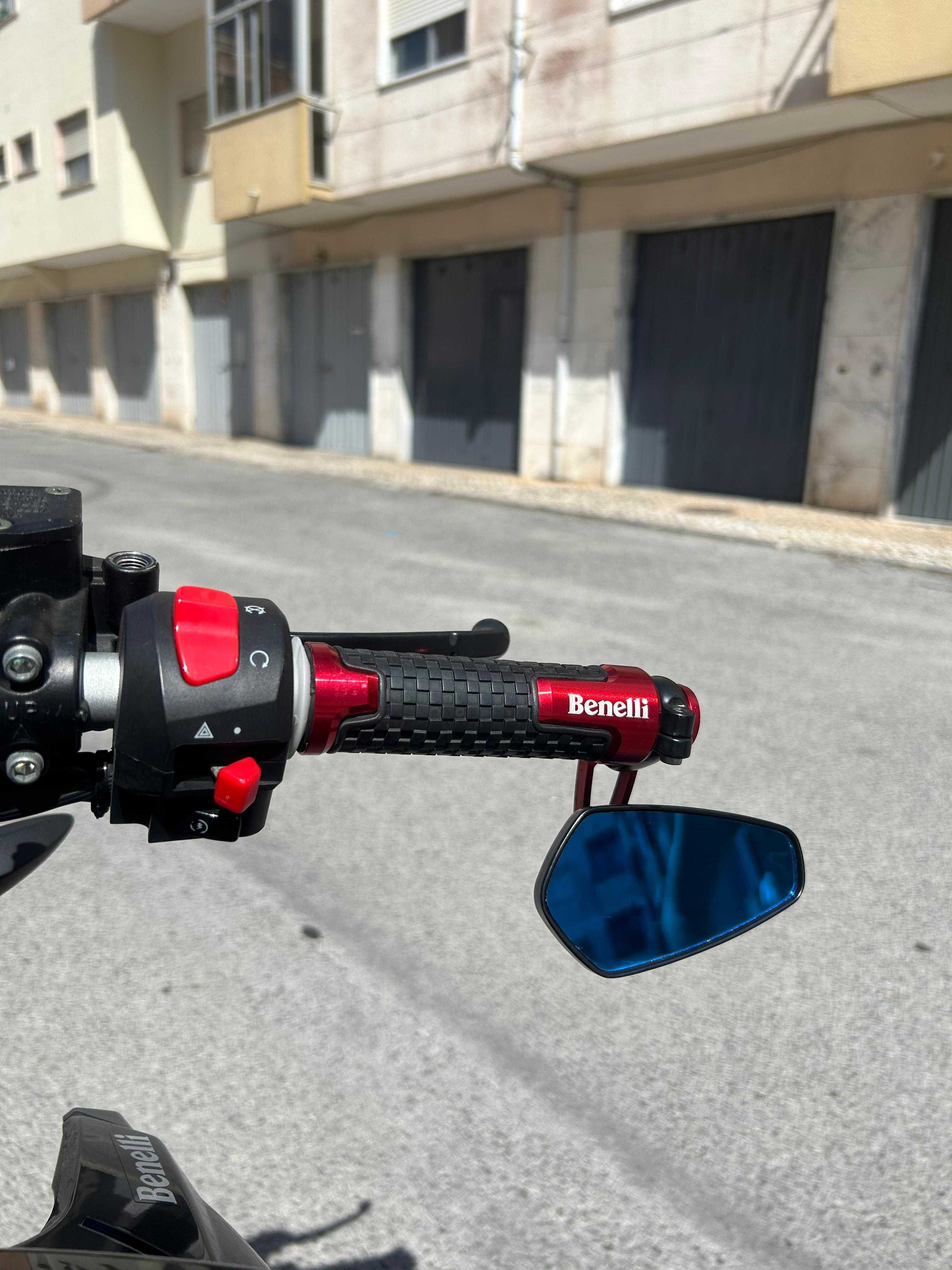 Benelli Bn 125 com extras