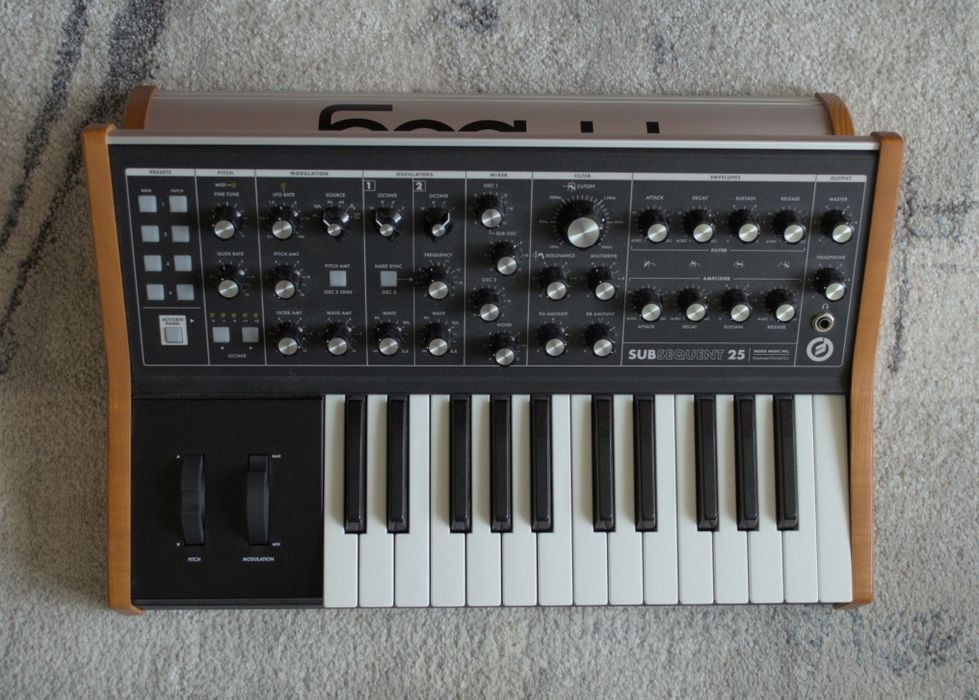 Moog Subsequent 25