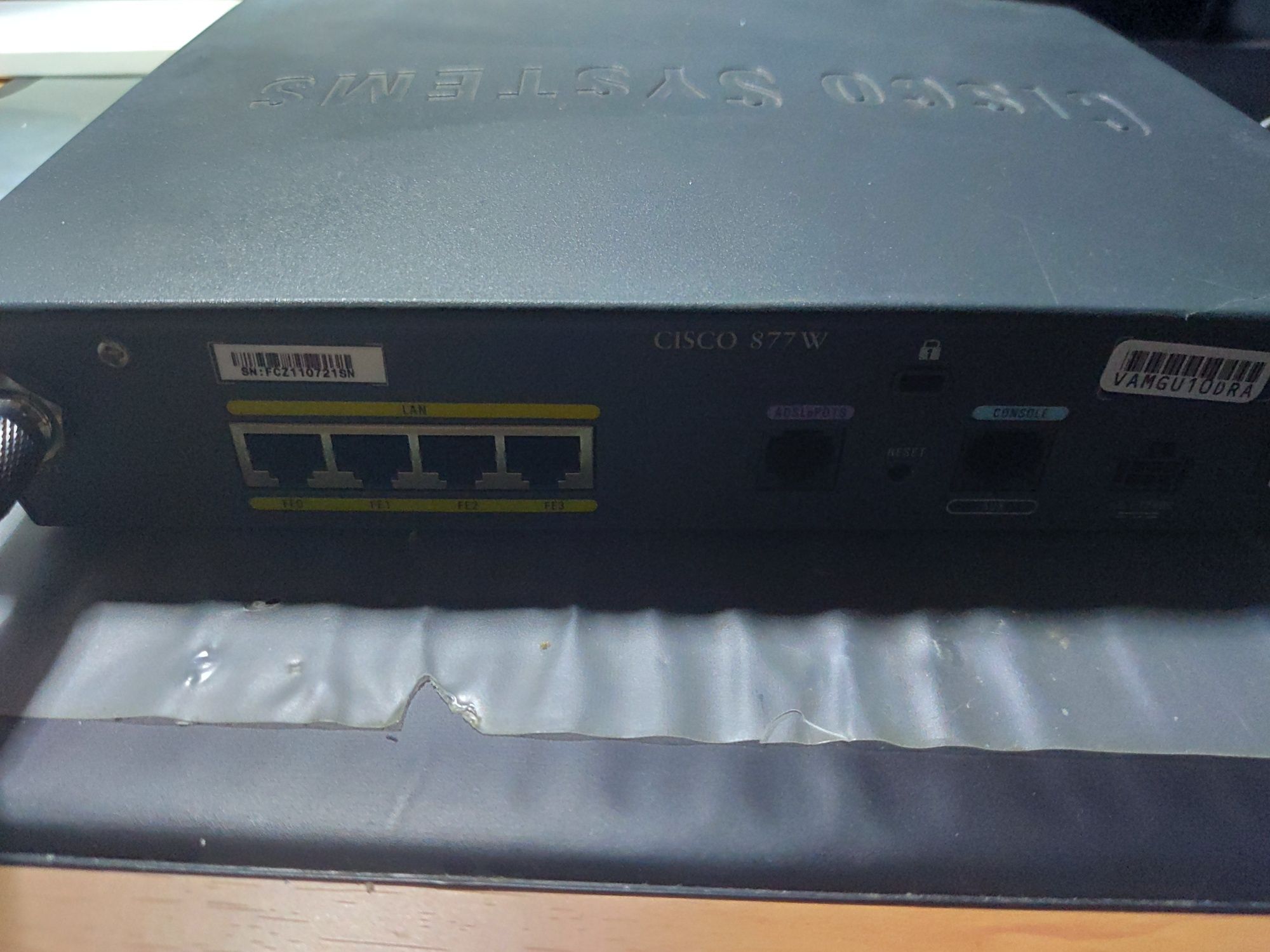 Cisco Router 877 W