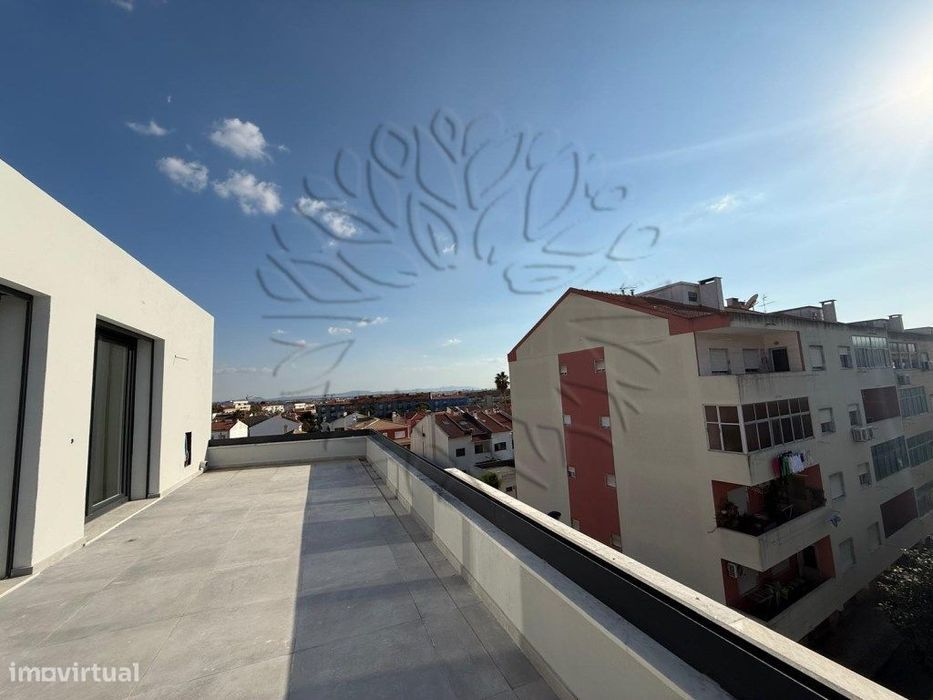 T2+2 centro Montijo com parqueamento e arrecadação