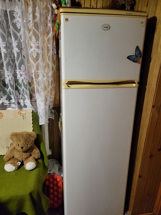 Продам холодильник Snaige двух камерний ,холодильник Атлант однокамер.