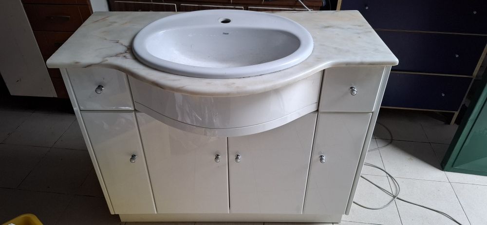 Vendo móvel casa de banho com lavatório