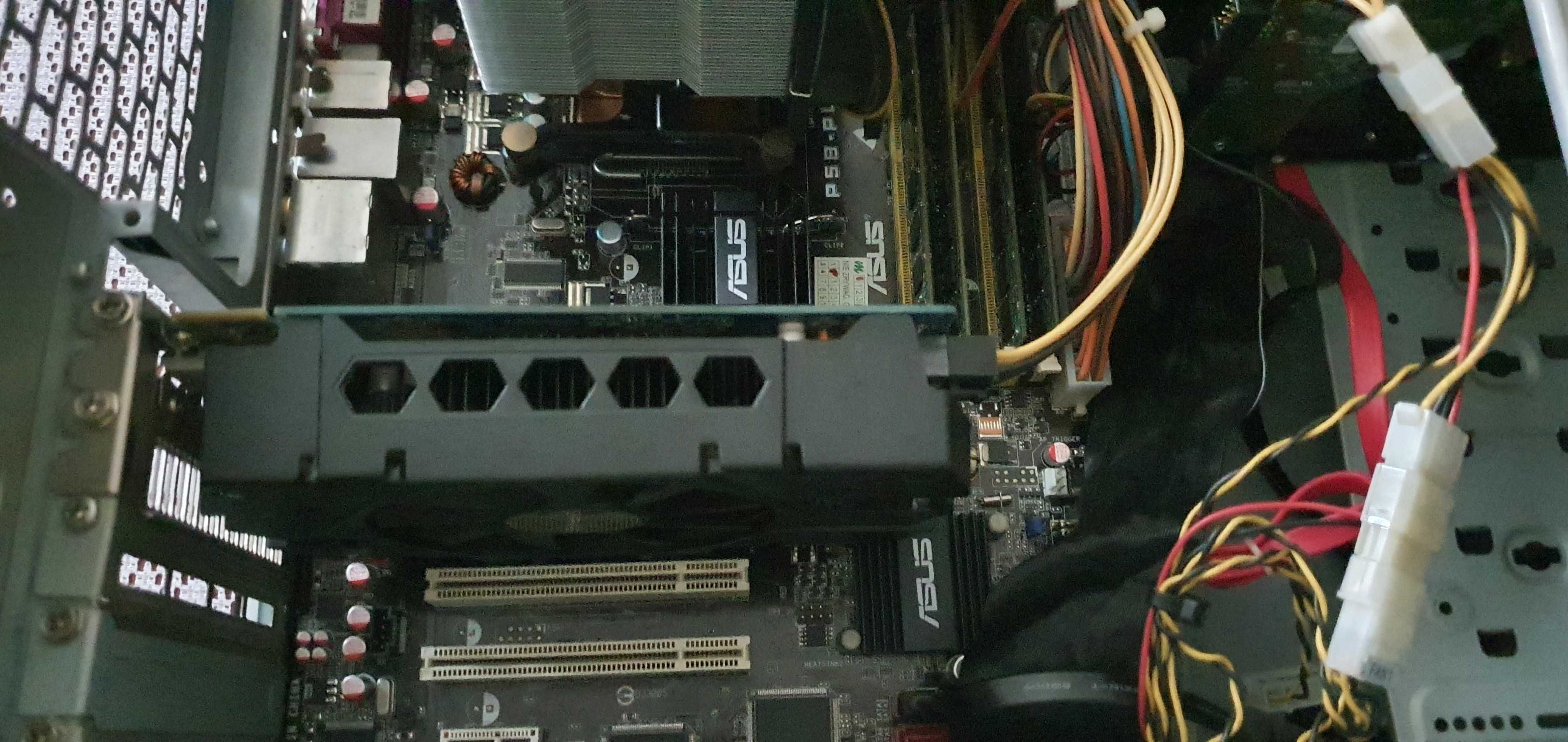 Komputer z Intel Core Quad 8GB DDR2 Radeon 500GB