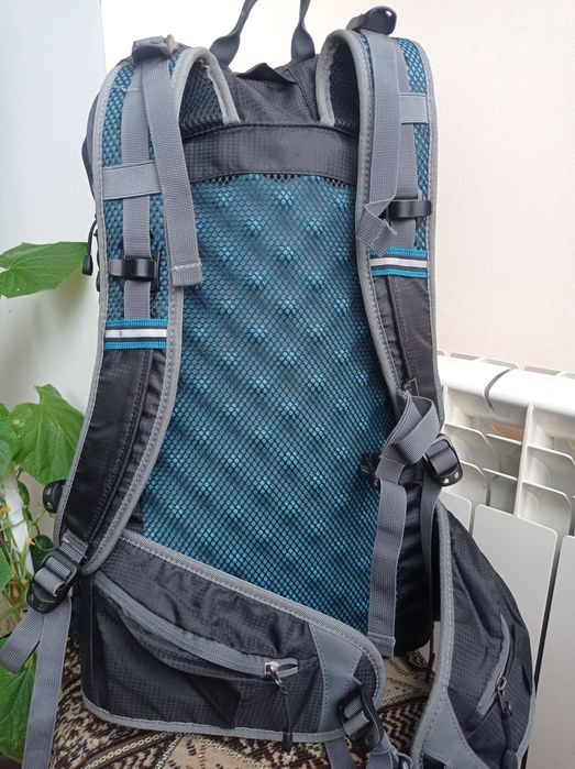 Ferino технологічний легенький рюкзак Zaino Ferrino Trekking 30 Litri
