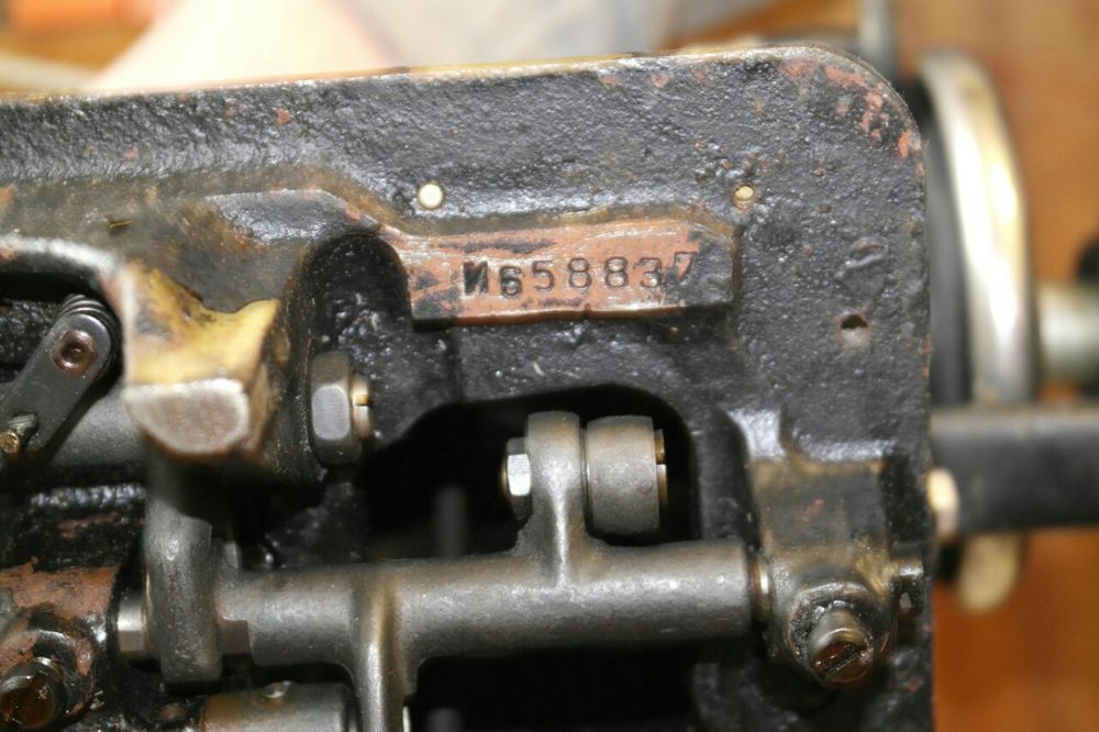 Швейная машинка машина советских времен СССР