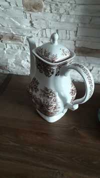 Stary porcelanowy dzbanek do kawy