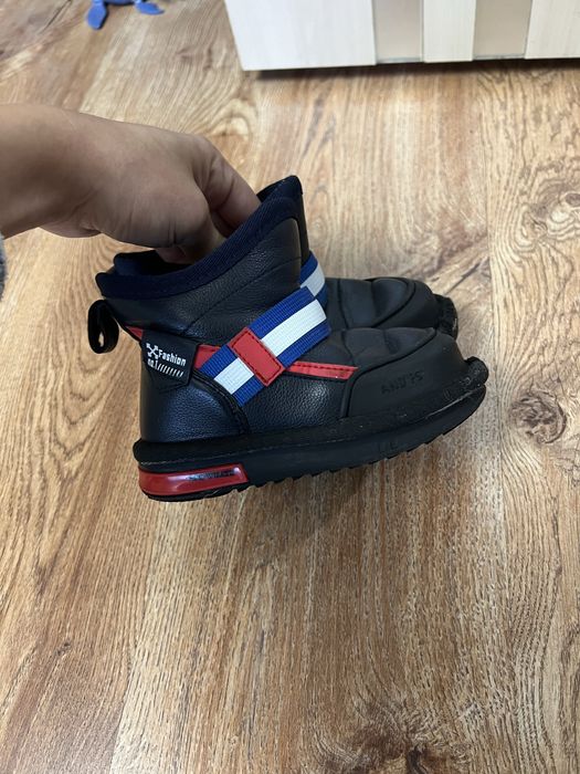 Продам дитячі зимові  чобітки на хлопчика