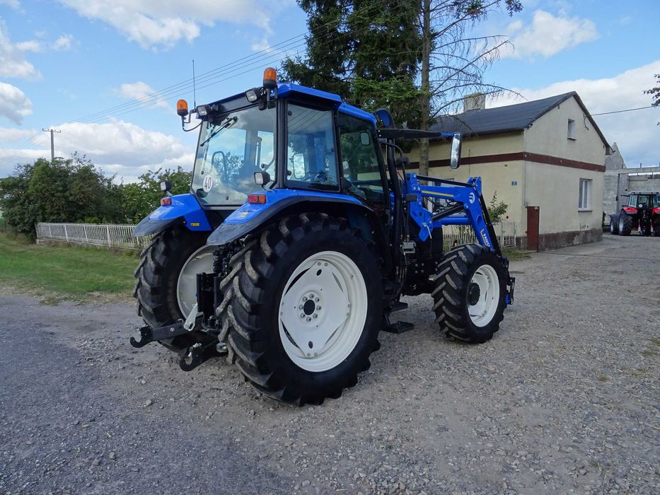 New Holland TS 115 z turem