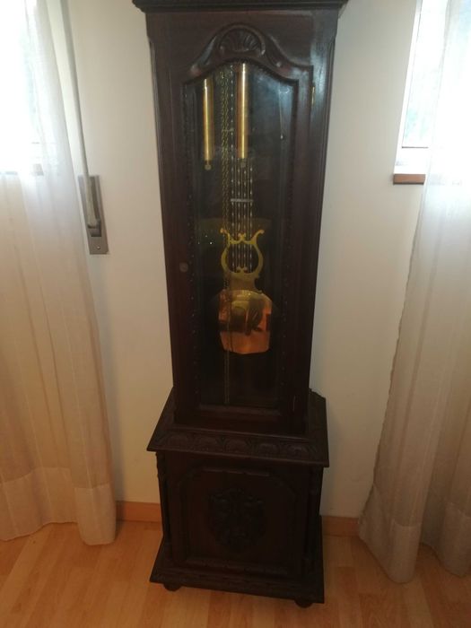 Relógio de pé em ótimo estado