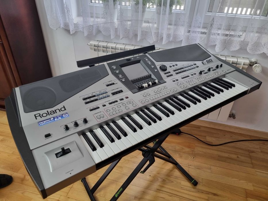 Organy Roland E 80