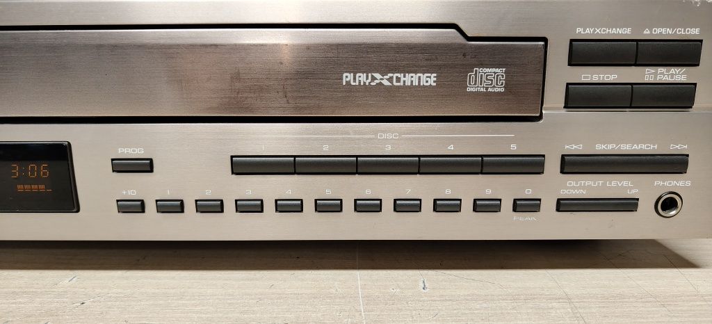 Odtwarzacz CD zmieniarka YAMAHA CDC-655.
