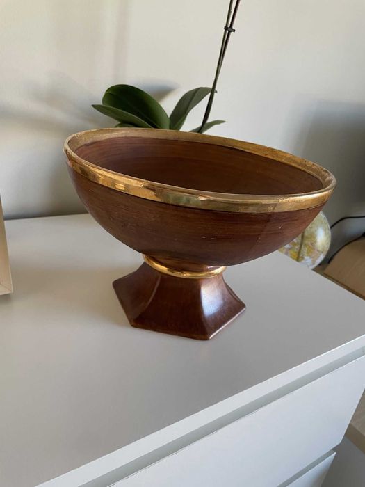 Patena Centro de Mesa  cor de couro e latão dourado