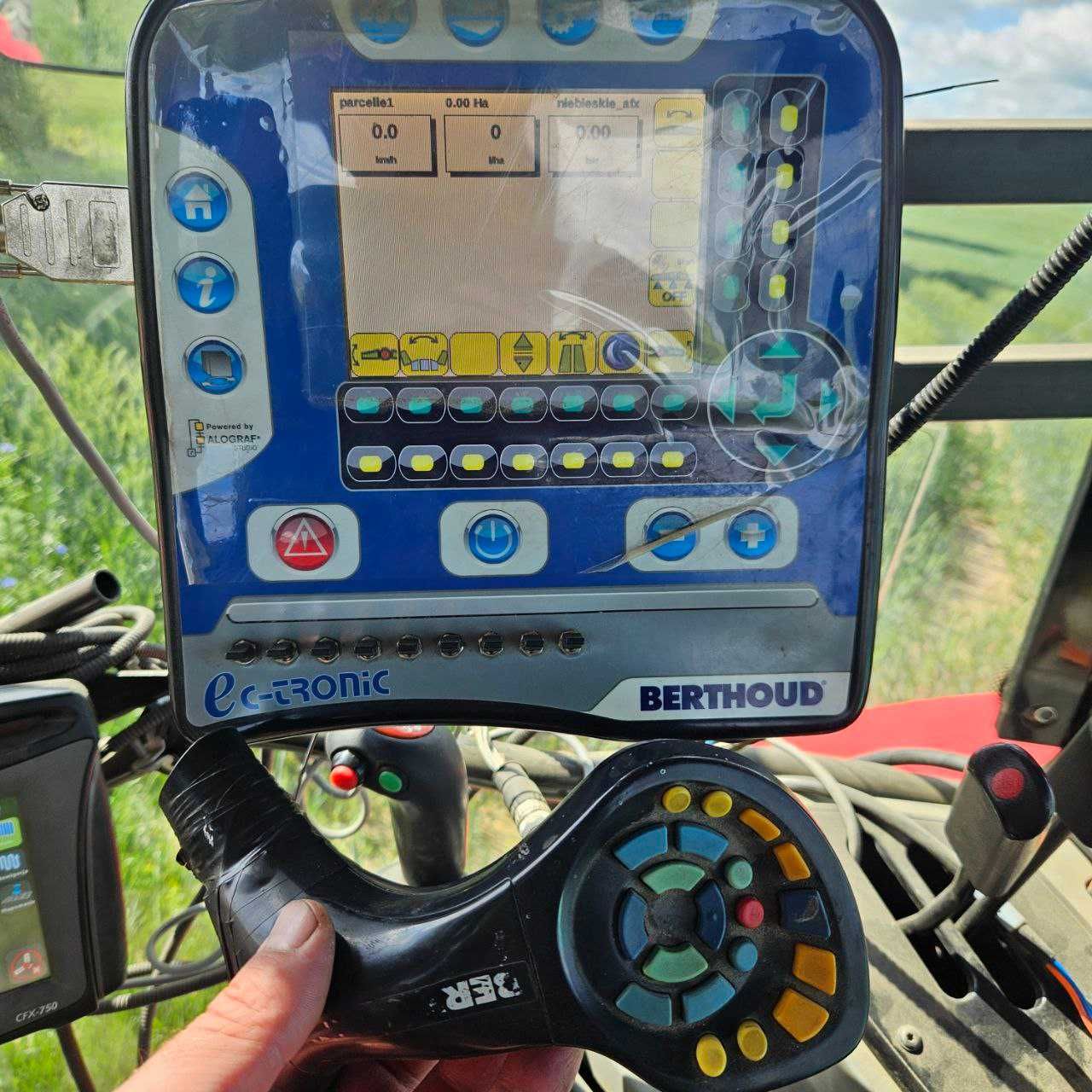 Opryskiwacz  BERTHOUD Tracker 34/27 - GPS Trimble  + joystick e Pilot