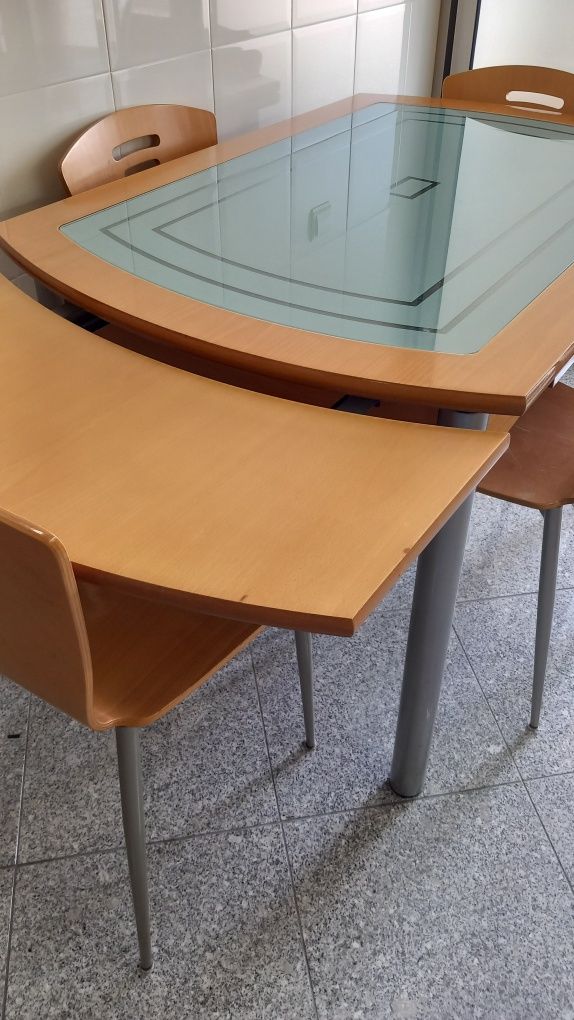 Mesa com 4 Cadeiras