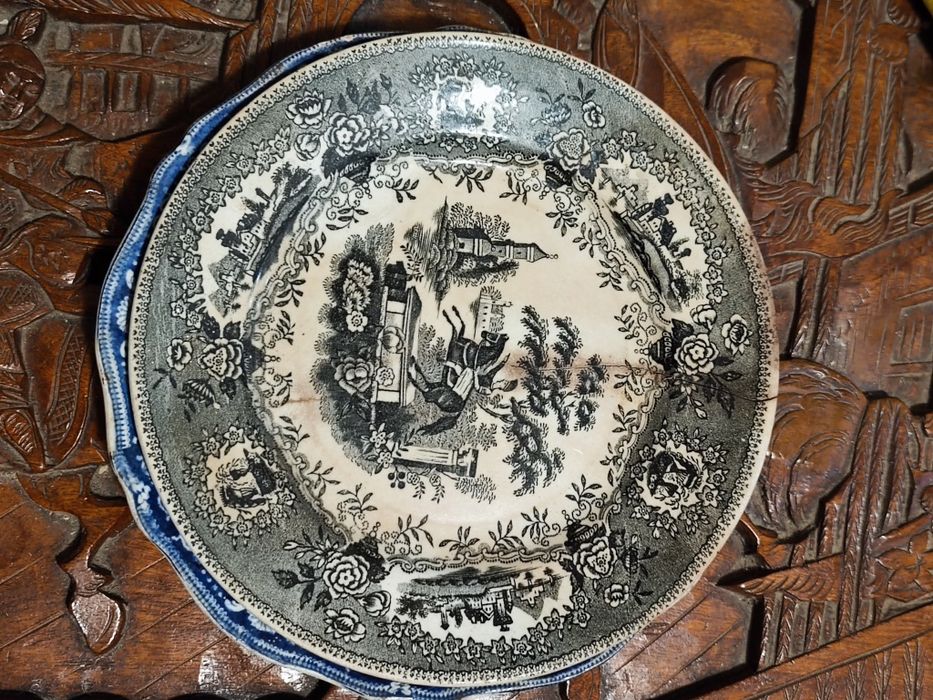 Pratos em porcelana de coleção