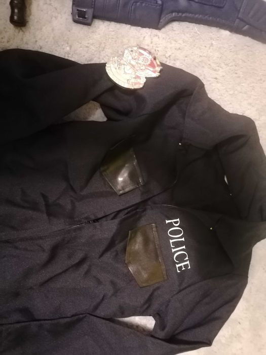Strój policjanta z akcesoriami na 128