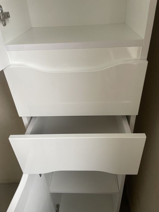 Шкаф, пенал у ванну, комод