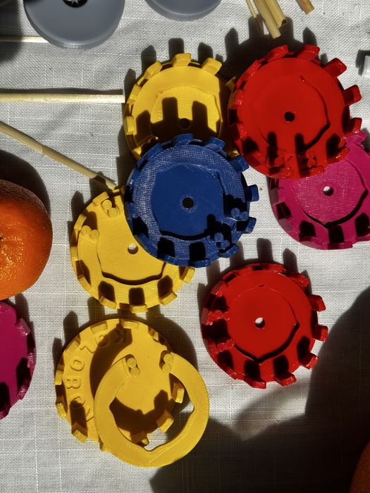 Соломоріз та пристрій для виготовлення сніжинки з соломи