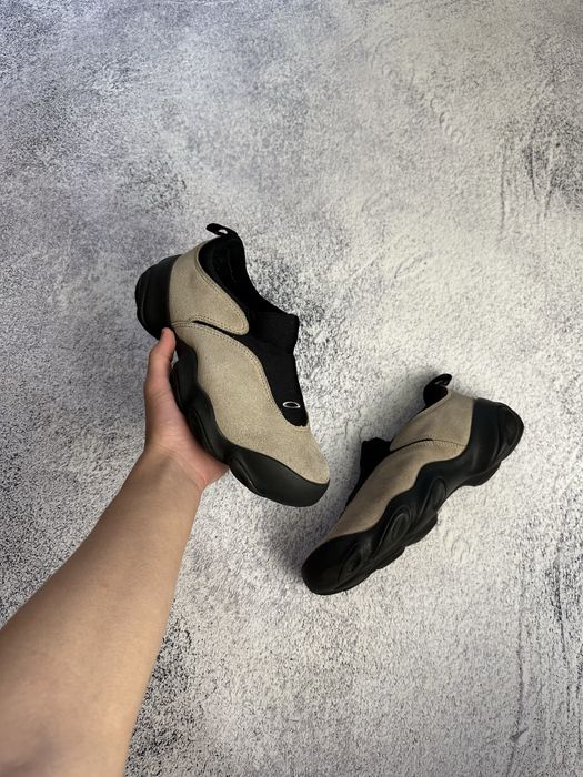 Кросівки oakley.