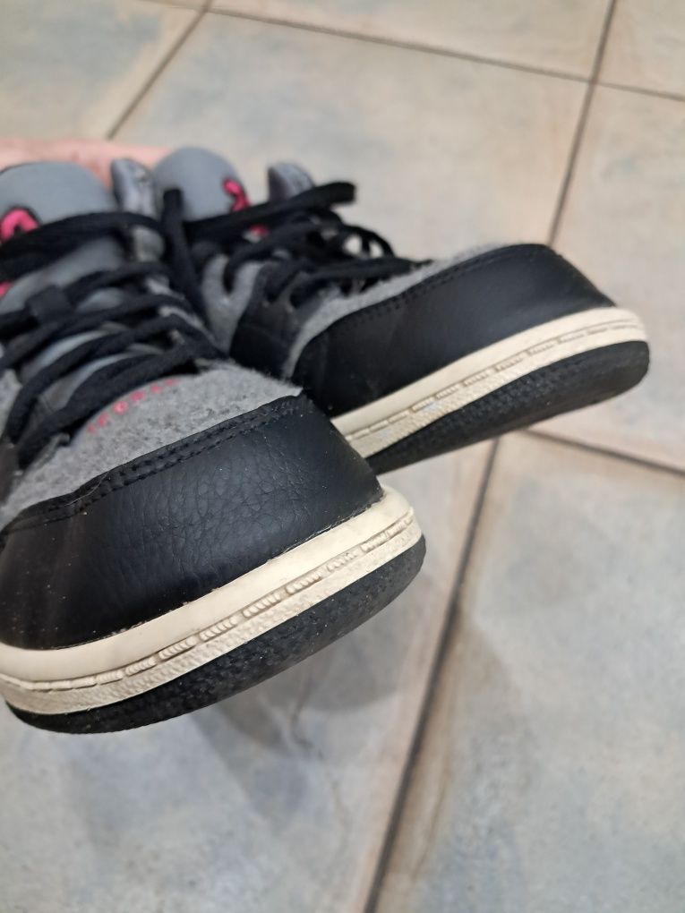 Buty Nike Jordan r.35,5