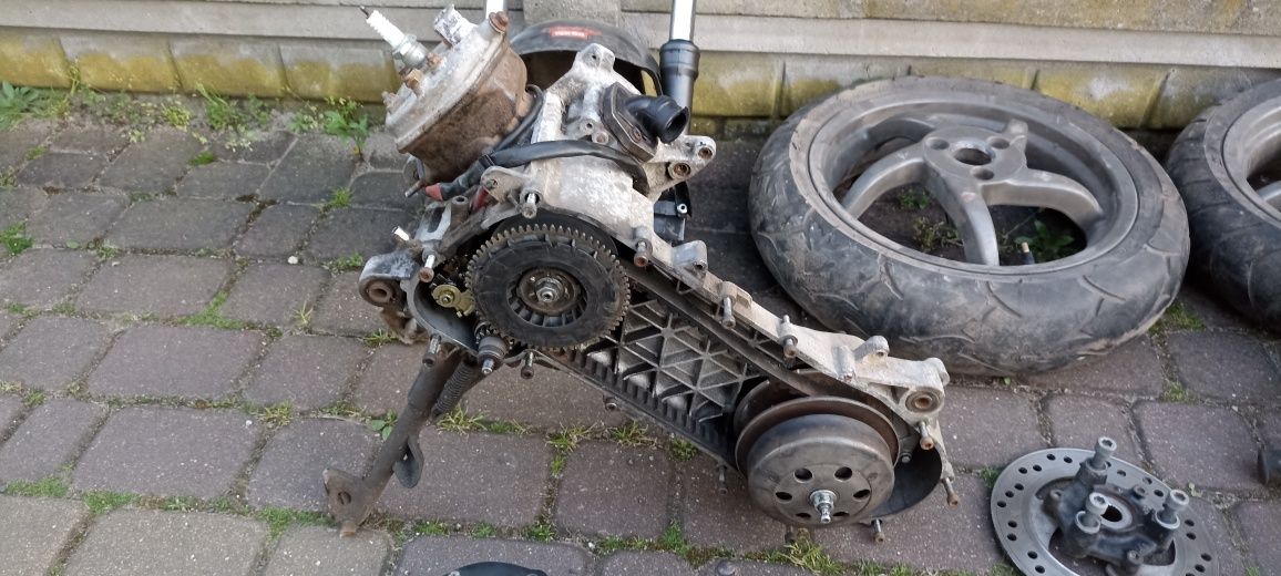 Aprilia SR Silnik Koła Plastiki Lagi Części Piaggio P/G Gaźnik Piasta