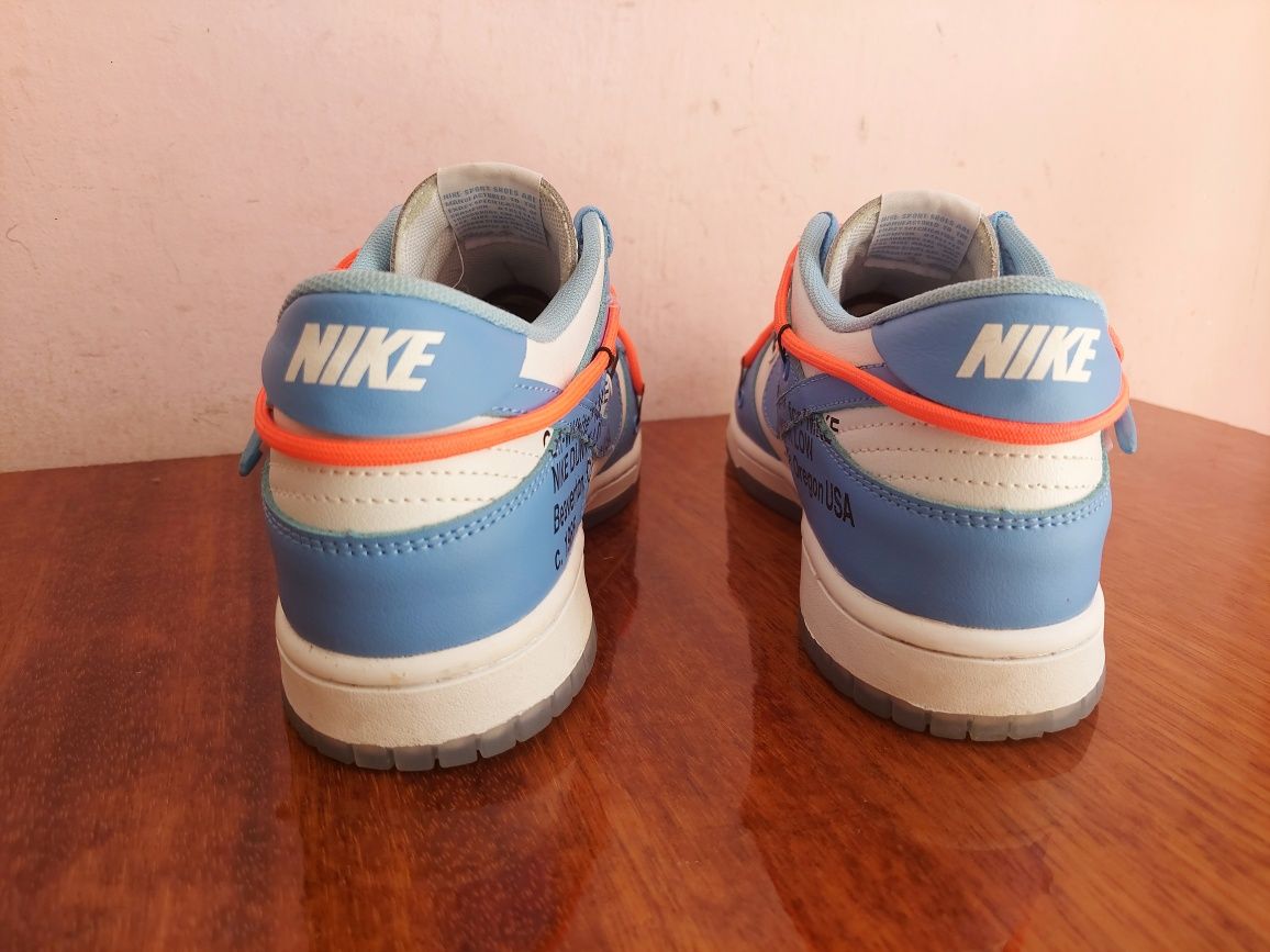 Кросовки фірми Nike Dunk Low оригінал

Розмір по бірці:
Us 9.5  UK 9