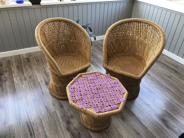 Komplet: stolik i 2 krzesła
