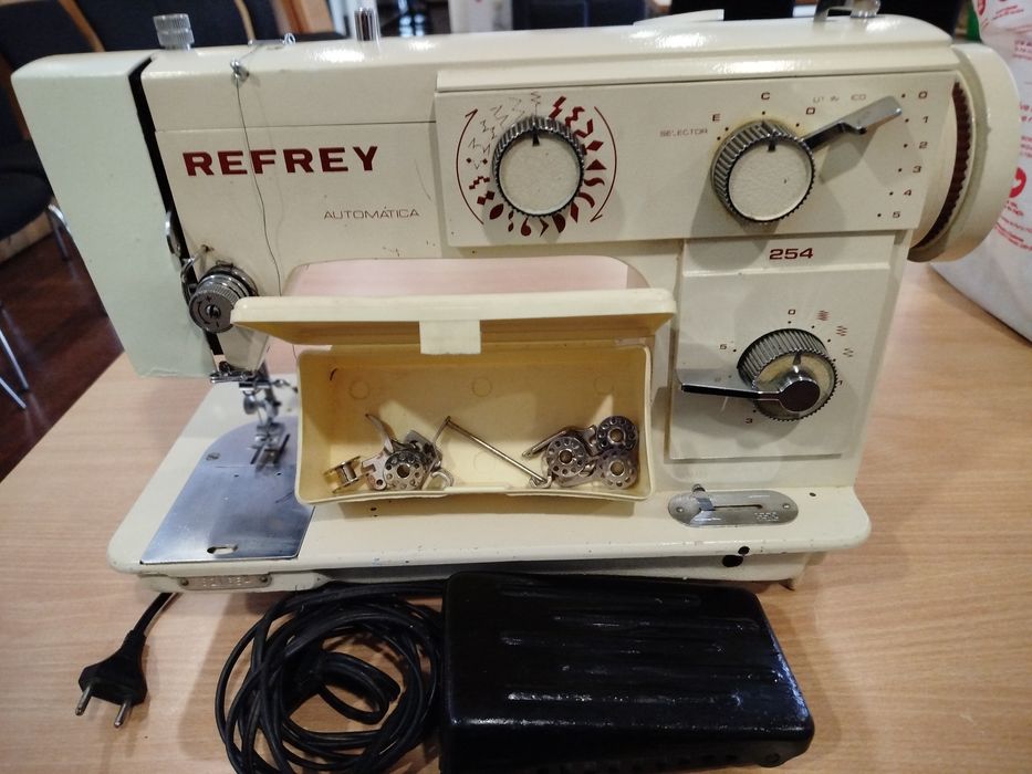 Máquina de costura refrey 254