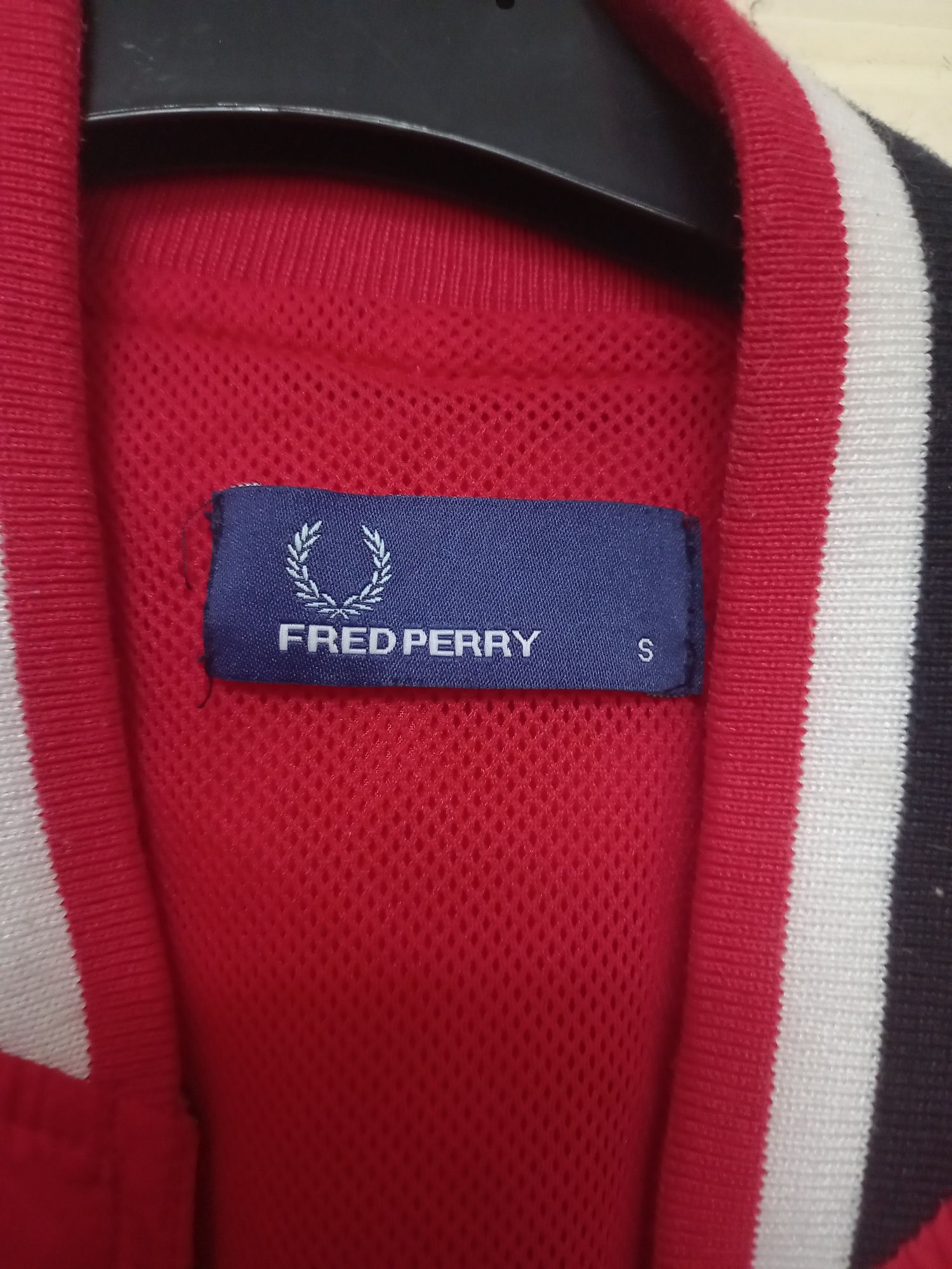 fred perry bomber tamanho S