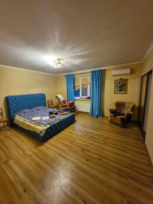 Продам приватну садибу з готовим бізнесом у сфері перетяжки меблів