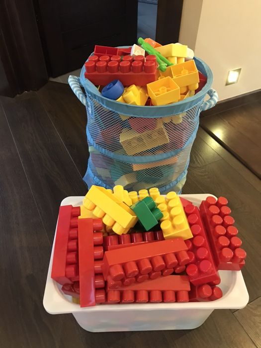 Klocki plastikowe i drewnianie