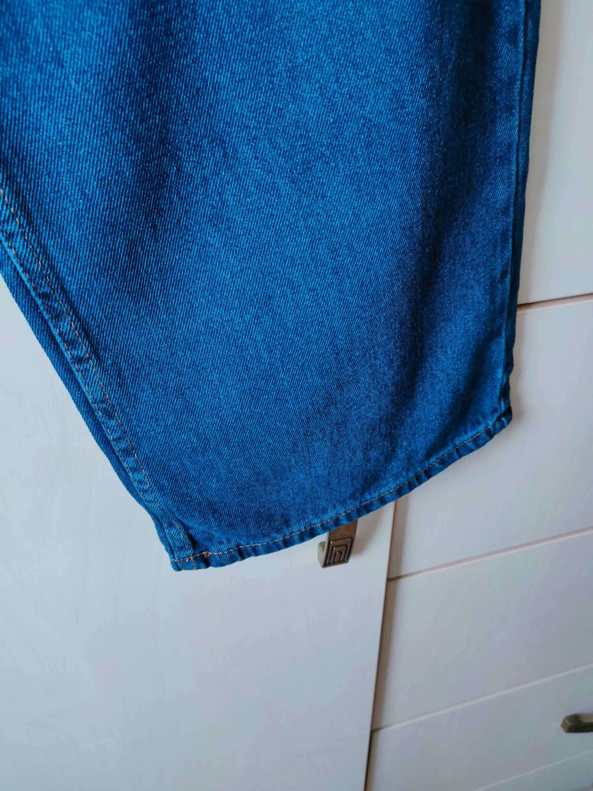 NOWE, niebieskie jeansy z przetarciami r. 40 (L)