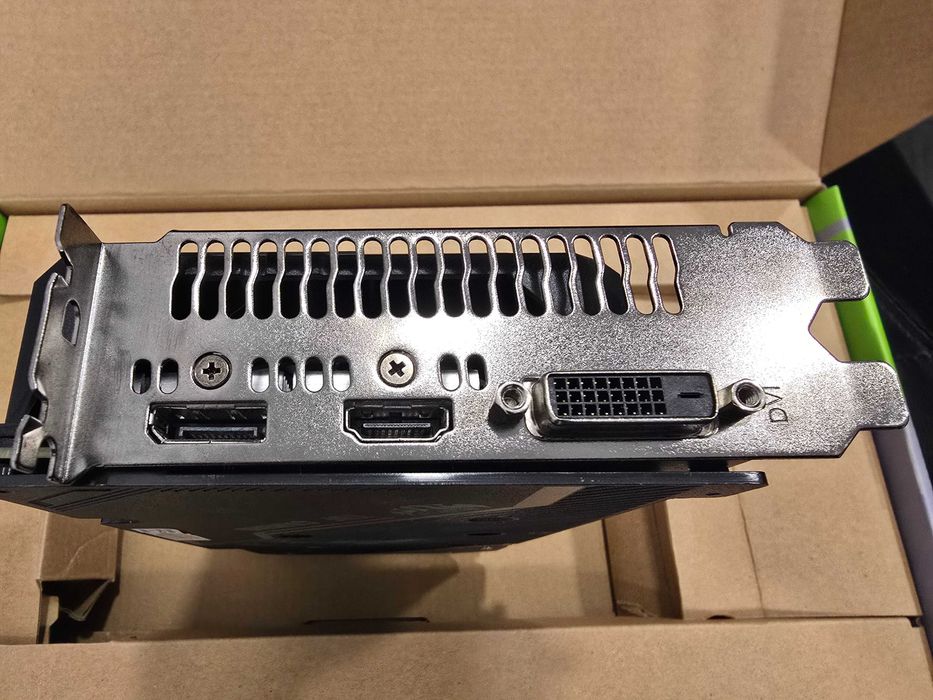 Placa Gráfica ASUS TUF GeForce GTX 1650 Super Gaming - como Nova