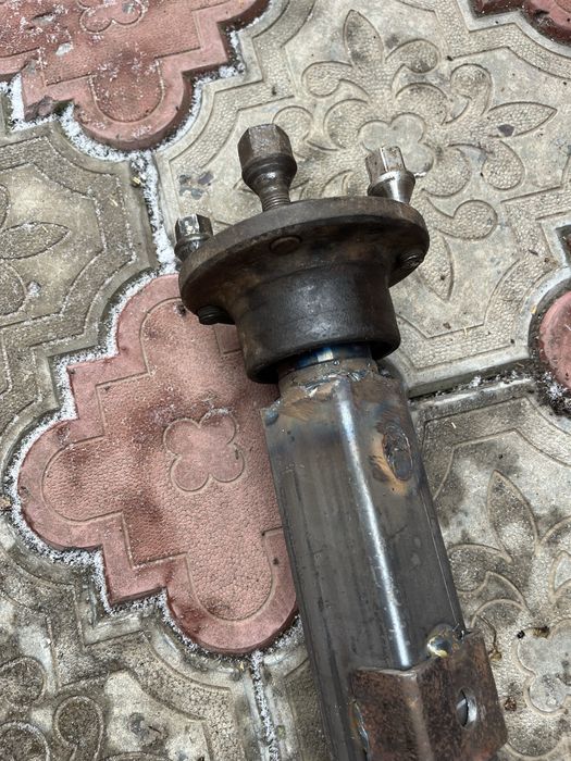 Вісь прицепа легкового