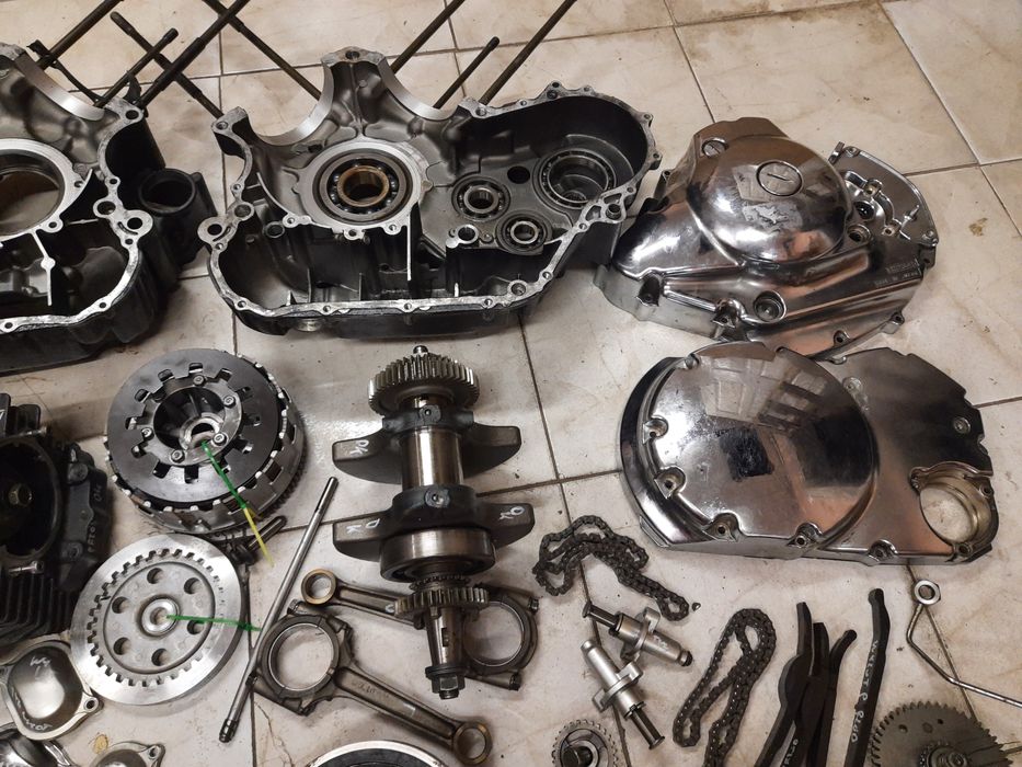 Yamaha XVS 1100 drag star silnik części cylinder głowica kapa skrzynia