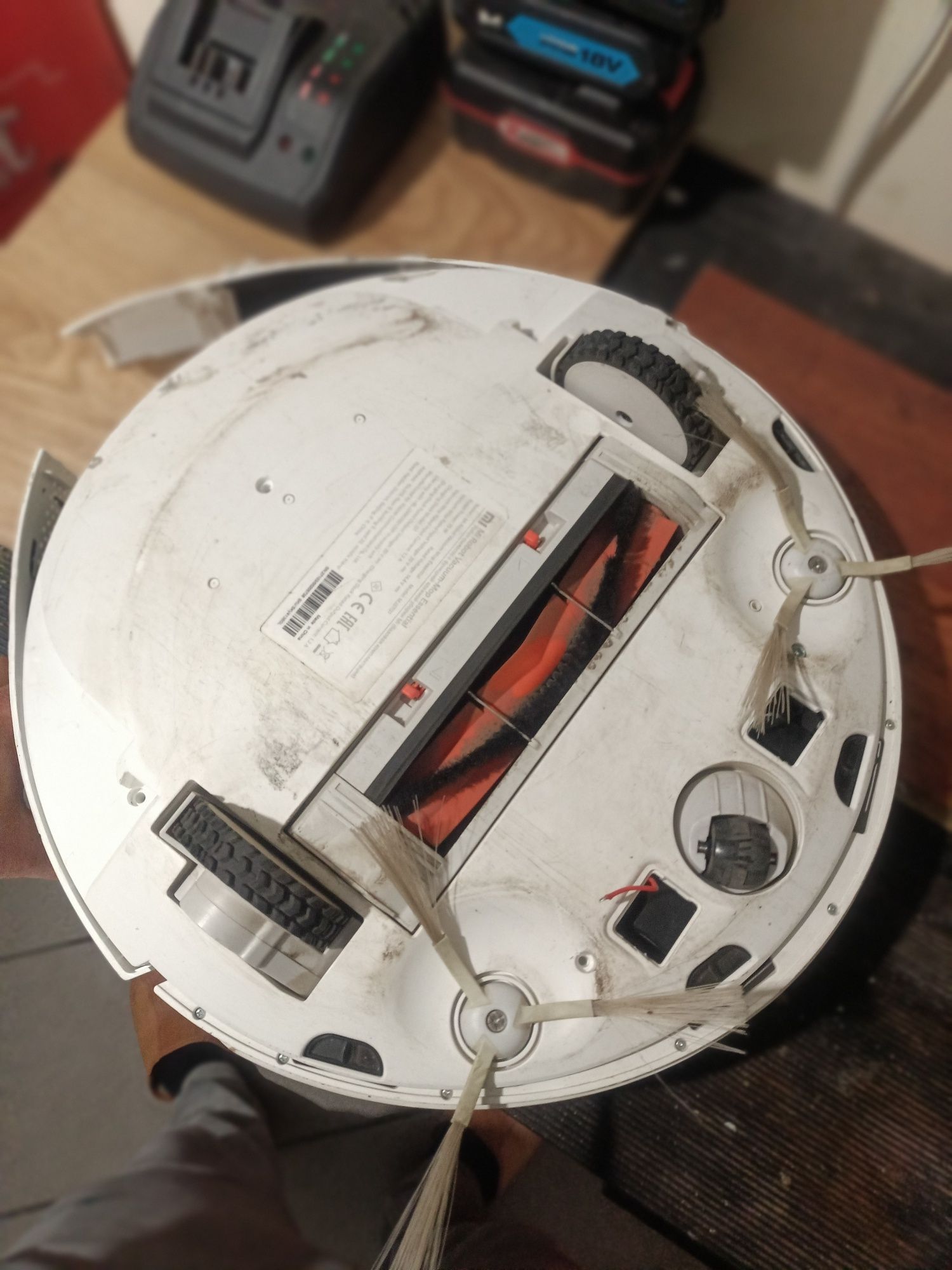 Odkurzacz automatyczny Mi Robot Vacuum-mop Essential dawca