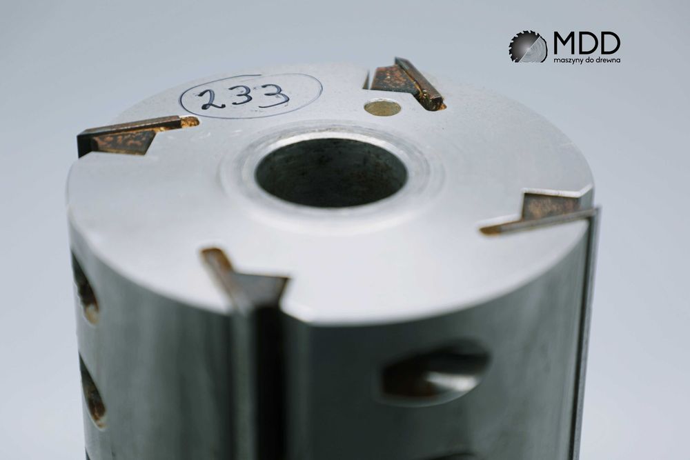 A233. Głowica aluminiowa 135x300x40 Z4