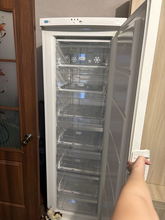 Морозильна камера Zanussi