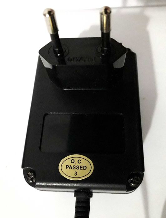 Adaptador Universal MW 500mA (usado)