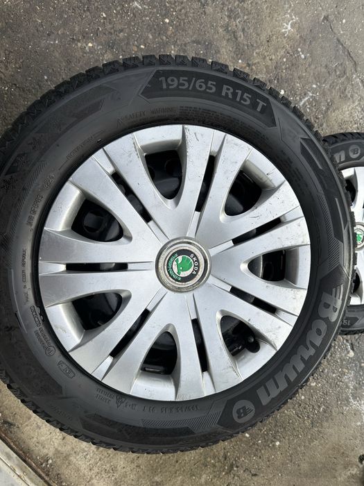 Нові шини на дисках r15