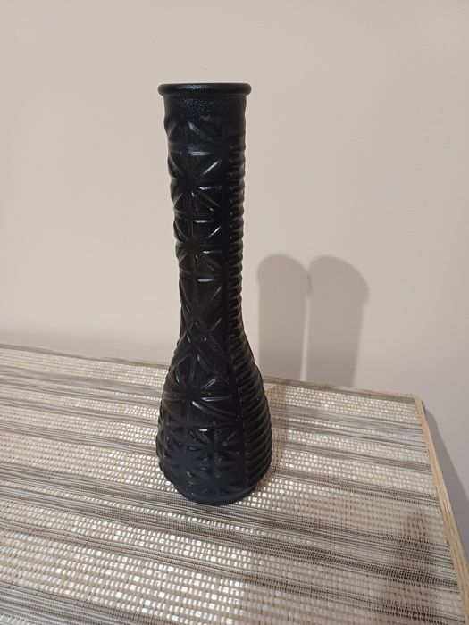 Ceramiczny waski wazon