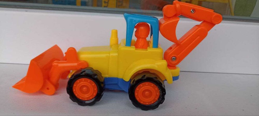 Экскаватор - бульдозер подвижные оба ковша, инерционный механизм